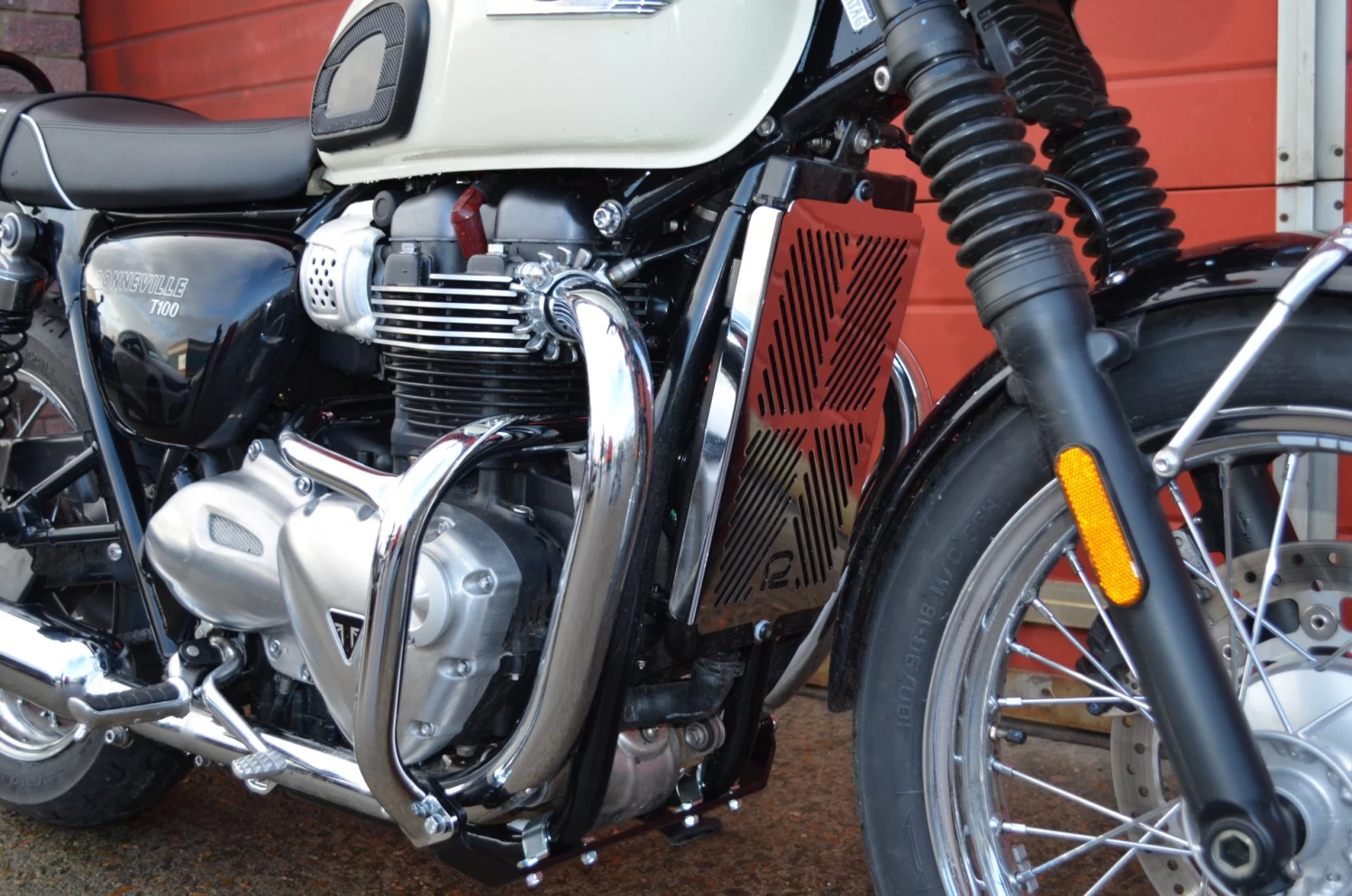 Renntec Engine Bars For Triumph - Chrome - Image 2