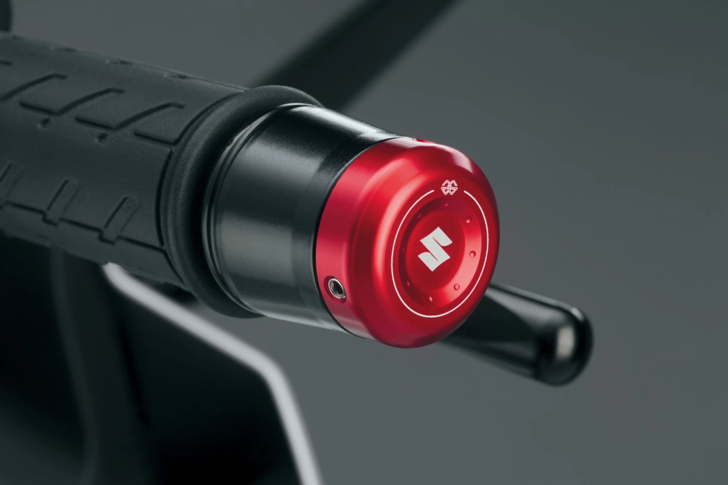 Suzuki GSX-8R Handlebar Balancer Set - Red